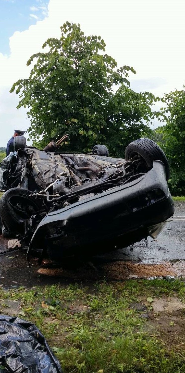 Śmiertelny wypadek na trasie Dzierzkowice-Urzędów: Nie żyje kierowca audi (ZDJĘCIA)
