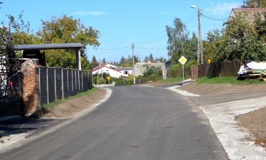 Przebudowana droga w Kakulinie pod Skokami. Inwestycja kosztowała blisko milion złotych