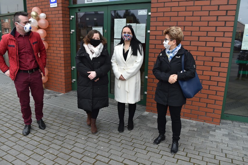 Leszno. Tysiąc książek dla biblioteki w Szkole Podstawowej numer 9. To wygrana w konkursie [ZDJĘCIA i FILM]