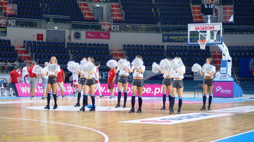 Cheerleaders Gdynia na meczu Szwecja - Portugalia