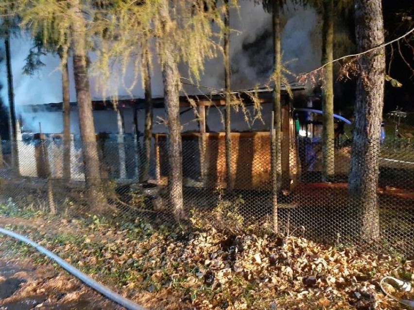 Pożar w Bereście. Spłonął drewniany garaż. W środku była butla z gazem