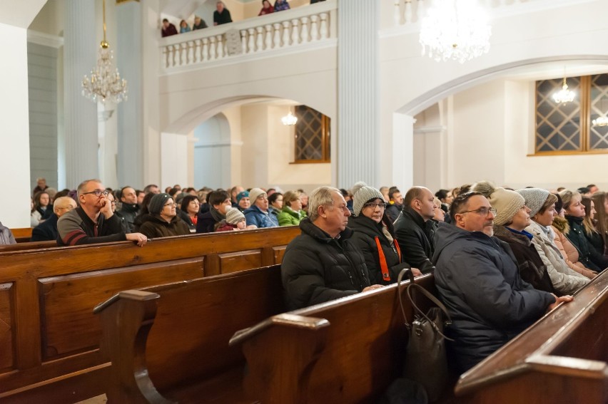 Strefa Białych Świąt w Wiśle: Estrada Regionalna Równica zachwyciła widownię (Zdjęcia)