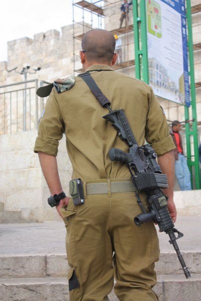 Żołnierz izraelski w Jerozolimie.
