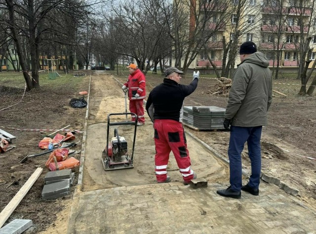 Obecność pracownikó Zakładu Usług Komunalnych na ulicach Radomia przypomina, że zbliża się już wiosna.