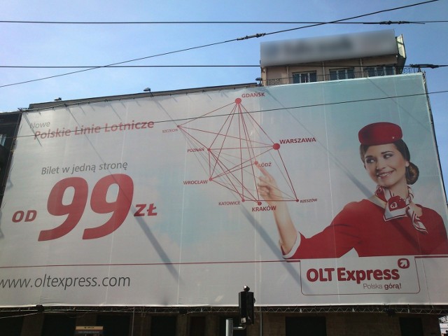 Na wielkoformatowej reklamie linii lotniczych OTL Express, która ...