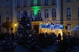 WSCHOWA. Rozświetlony Rynek w świątecznej szacie zgromadził wielu mieszkańców [ZDJĘCIA]]