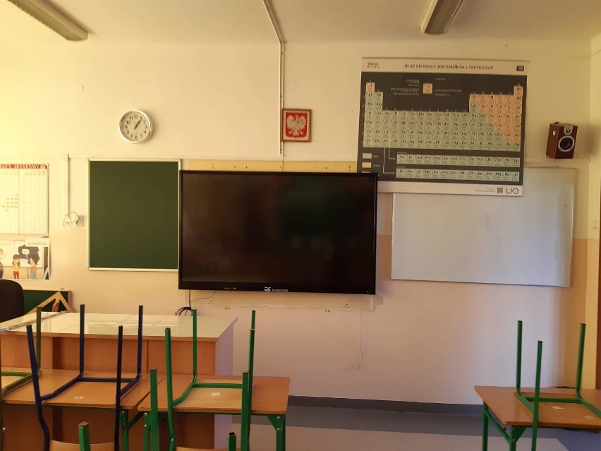 Szkoła w Szczypiornie ma nowy monitor interaktywny