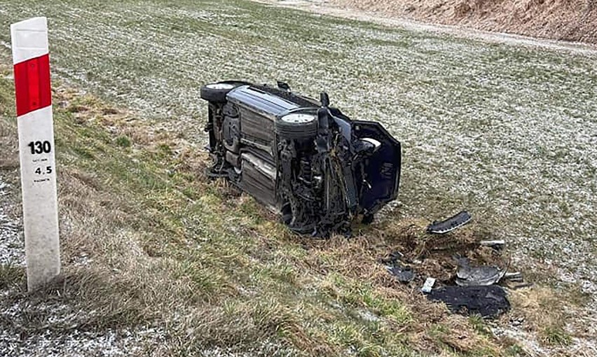 Wypadek na drodze w dolinie Dunajca wyglądał groźnie. Kierująca autem jednak nie ucierpiała