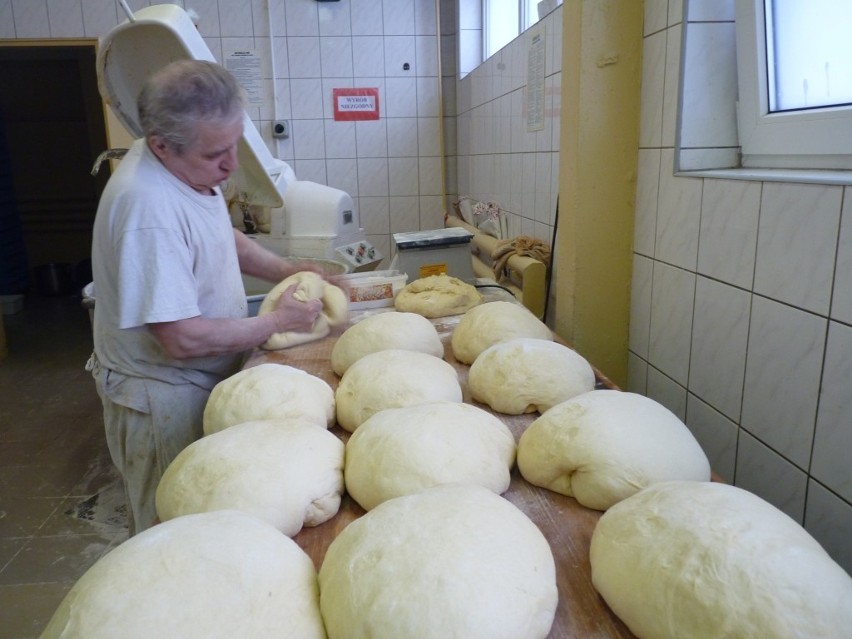 Pączek pączkowi nierówny... Jak do Tłustego Czwartku przygotowywała się ciastkarnia Zorzy? [ZDJĘCIA]