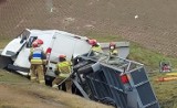 Tragiczny wypadek na autostradzie A4 pod Krapkowicami. Bus uderzył w przepust. Zginęły trzy osoby, a jedna jest ranna