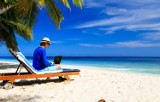 Praca zdalna zmieni turystykę i podróżowanie? Pracownicy coraz częściej chcą łączyć pracę z wyjazdami i wypoczynkiem