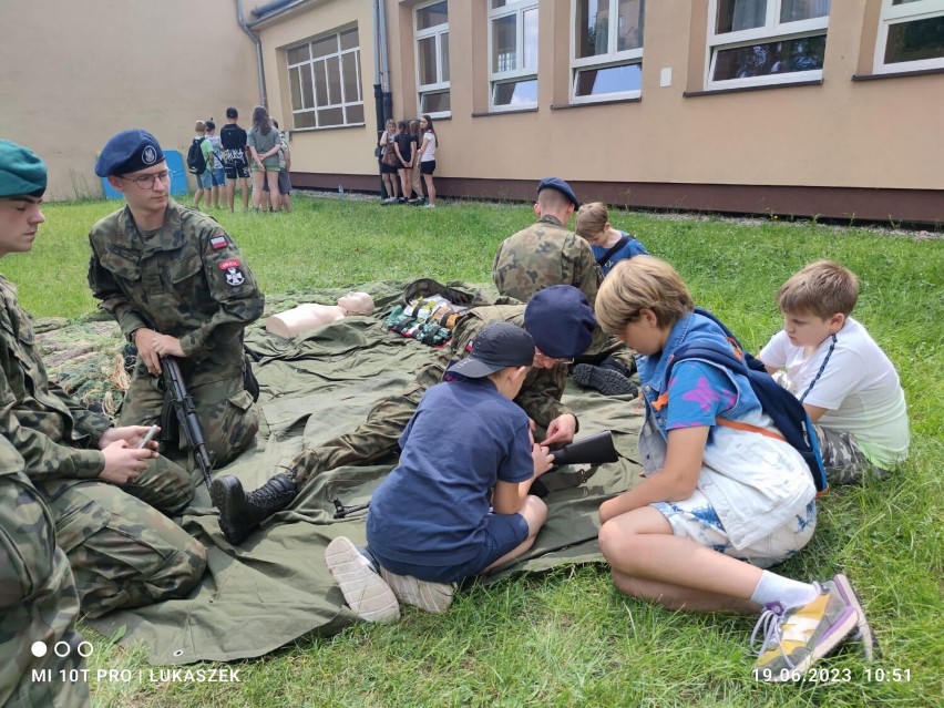 Piknik w Szkole Podstawowej nr 13 w Piotrkowie. Oto laureaci konkursu "Mam talent"  ZDJĘCIA 