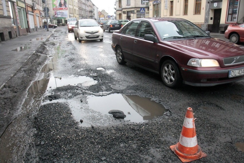 Slalom na Jaworzyńskiej w Legnicy (ZDJĘCIA)