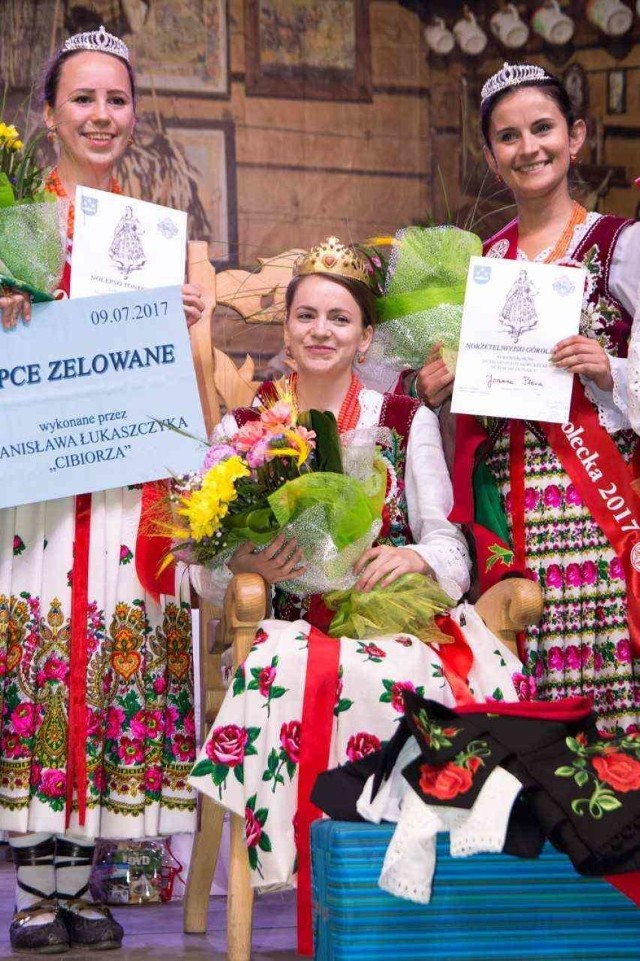 Beata Gał (w środku) zdobyła tytuł nojśwarniyjsej górolecki 2017 roku