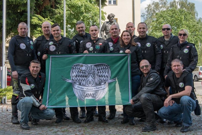 Motocyklem śladami żołnierzy gen. Maczka. Dotarli do Żagania, jadą dalej [ZDJĘCIA]