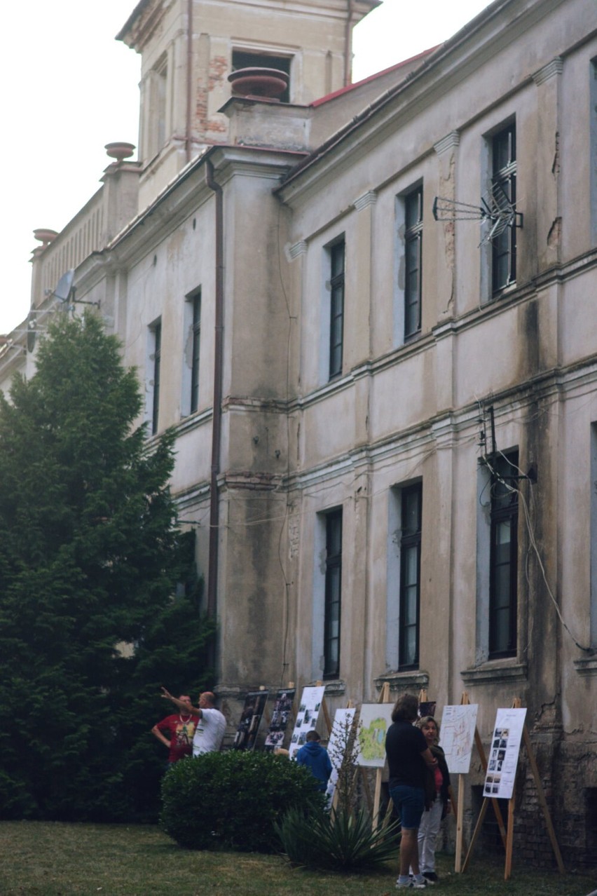 W sobotę przed pałacowymi schodami w Gorzewie odbyła się prapremiera filmu!