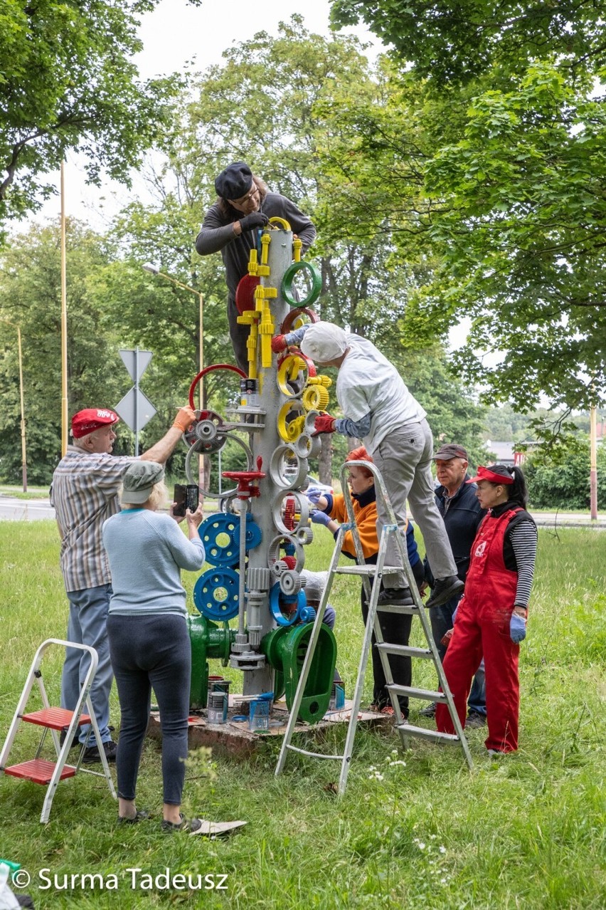 Przywrócili blask popularnemu „totemowi” na skwerze. Jest propozycja by utworzyć tu skansen