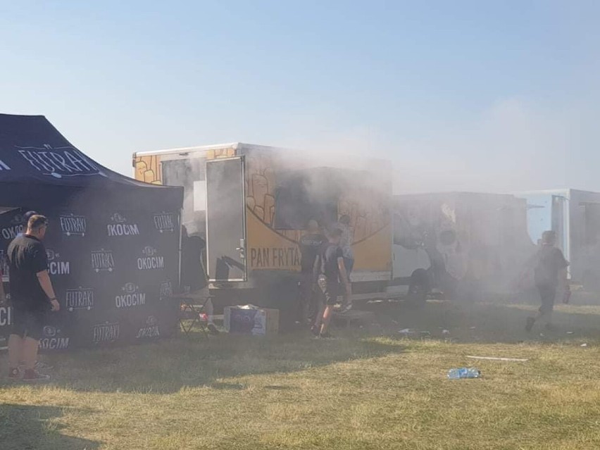 Wybuch i pożar food trucka na Błoniach Nadwiślańskich w...