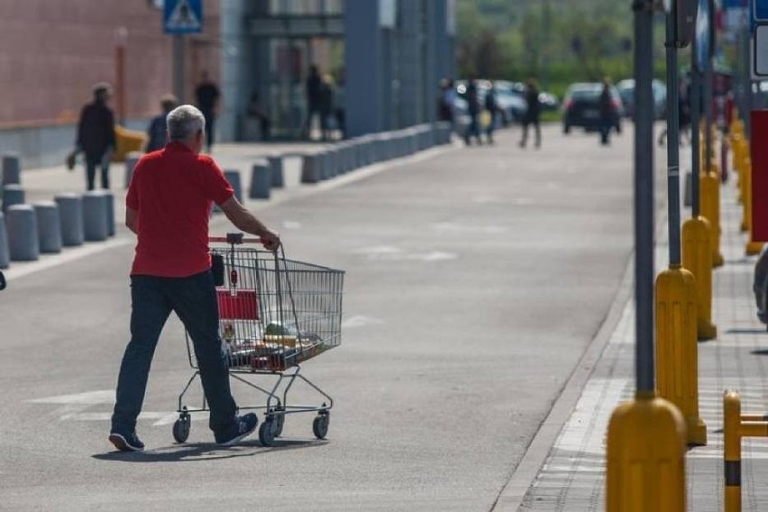 Handlowcy przyznają, że obroty z tej działalności są zbyt...