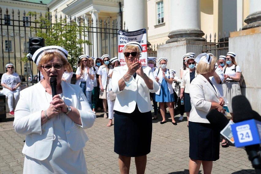 Strajk ostrzegawczy pielęgniarek i położnych w całej Polsce. „Nie godzimy się na minimalne płace, na minimalne normy, albo wręcz ich brak”