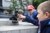 Katowice: Bebok-uczeń zadomowił się na dziedzińcu Pałacu Młodzieży. Rodzina katowickich beboków się powiększa