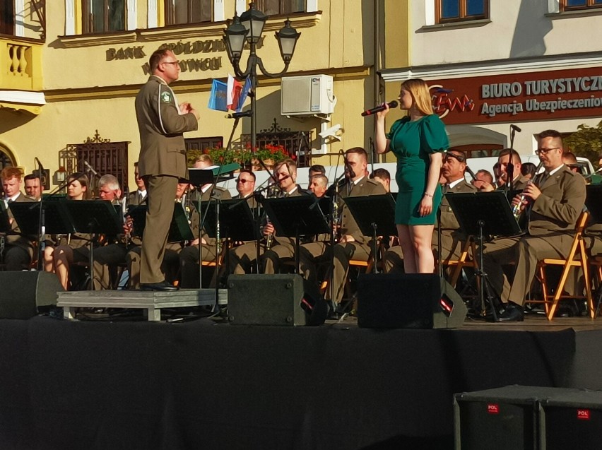 Na rynku w Żywcu zagrała Orkiestra Reprezentacyjna Straży Granicznej! Nie zabrakło wielu muzycznych wrażeń. ZDJĘCIA