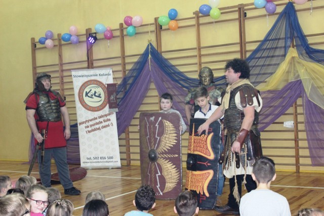 Festyn historyczny w Szkole Podstawowej w Barłogach