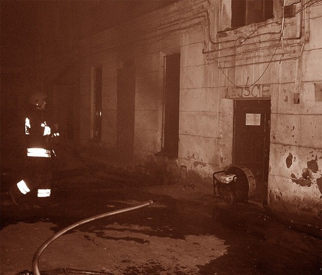 W ciągu kilkunastu miesięcy kamienica przy ul. Piotrkowskiej 120 w Łodzi paliła się cztery razy.