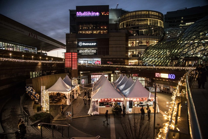 Jarmark Bożonarodzeniowy Złote Tarasy. Przed centrum handlowym wyrosło piękne świąteczne miasteczko