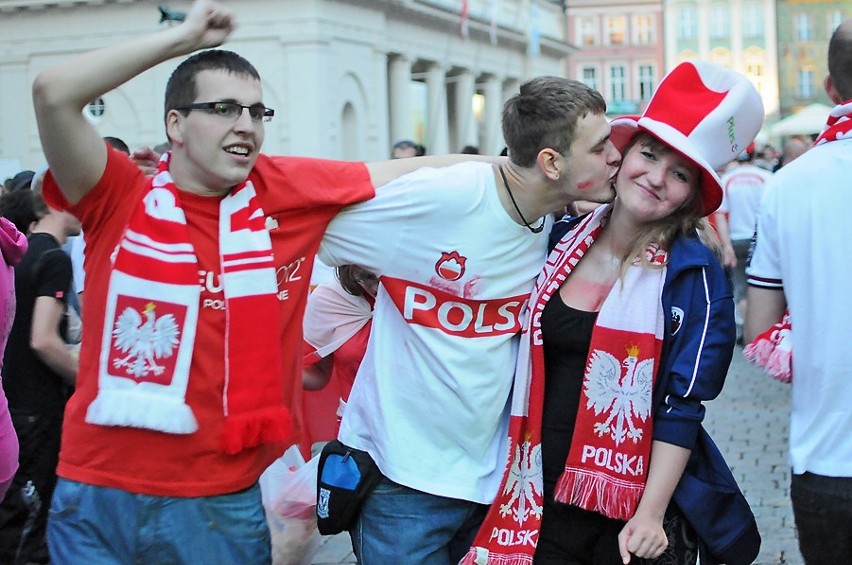 Euro 2012 - Kibice na Starym Rynku oglądali mecz Polska - Rosja [ZDJĘCIA]