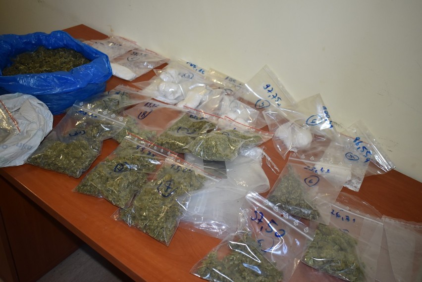 2 kilogramy narkotyków ujawnione w Nowogardzie. Ich posiadacz już w areszcie