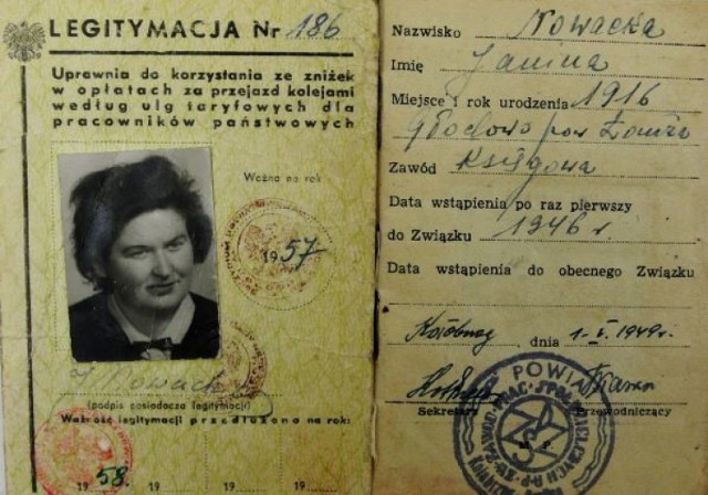 Legitymacja służbowa Janiny Nowackiej, dzięki której skoczowski zbiór bezcennych książek trafił w polskie ręce