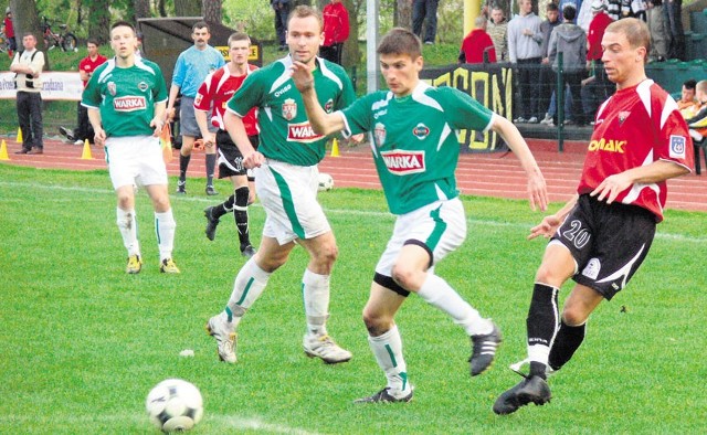 Oktawian Maliszewski (od prawej) z Pogoni-Ekologa, choć gola nie zdobył, grał nieźle z Radomiakiem