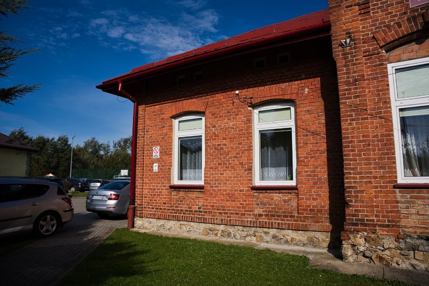 Remont zabytkowej szkoły na osiedlu Witkowice w Ropczycach, plany budowy kolejnej [ZDJĘCIA, WIDEO]