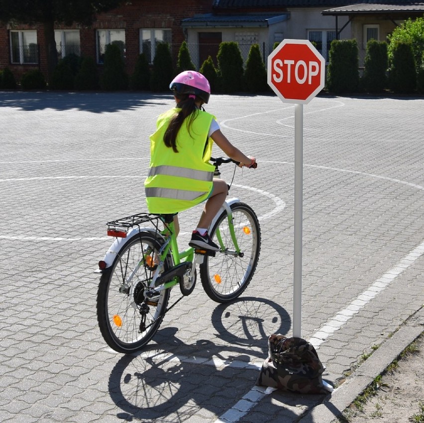 Gmina Zblewo. Młodzi rowerzyści sprawdzili swoją wiedzę! Kto zdał ma już kartę rowerową ZDJĘCIA 