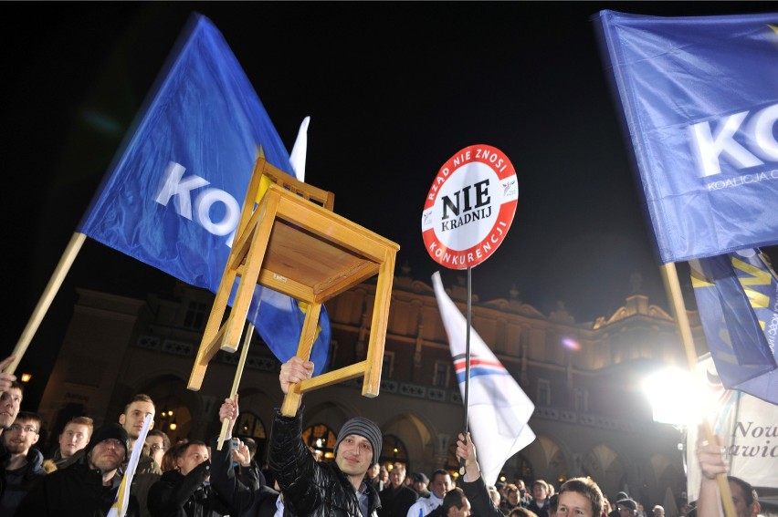 Demonstracja przeciwników prezydenta Komorowskiego.