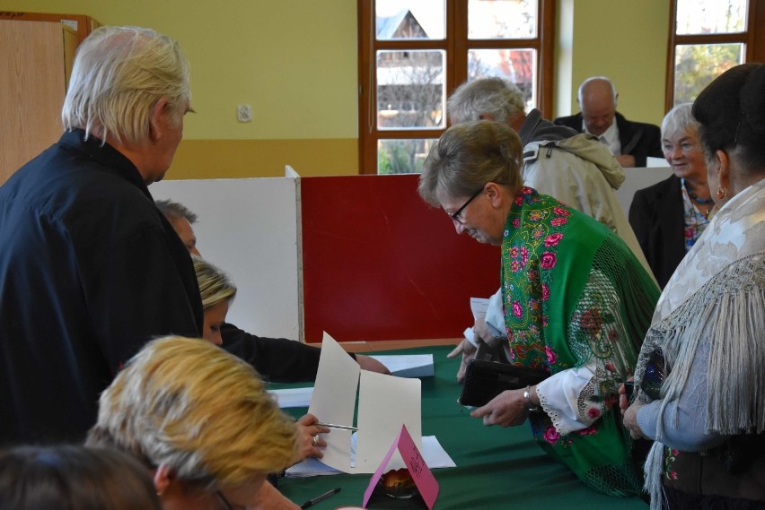 Wybory parlamentarne 2019. Górale ruszyli do lokali wyborczych [ZDJĘCIA]