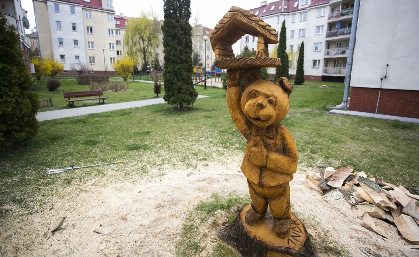 Drewniane rzeźby, Warszawa. Najpierw na Ochocie, teraz we...