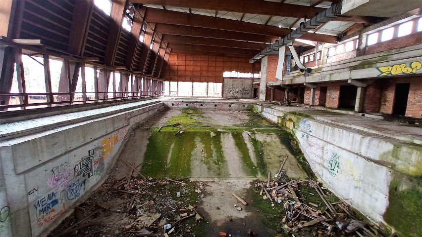Opuszczony basen pod Opolem. Miał być wielki kompleks, jest...