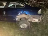 Kolizja Mustanga z łosiem w powiecie kłobuckim. Po zdarzeniu auto jest poważnie uszkodzone. Jedna osoba trafiła do szpitala 