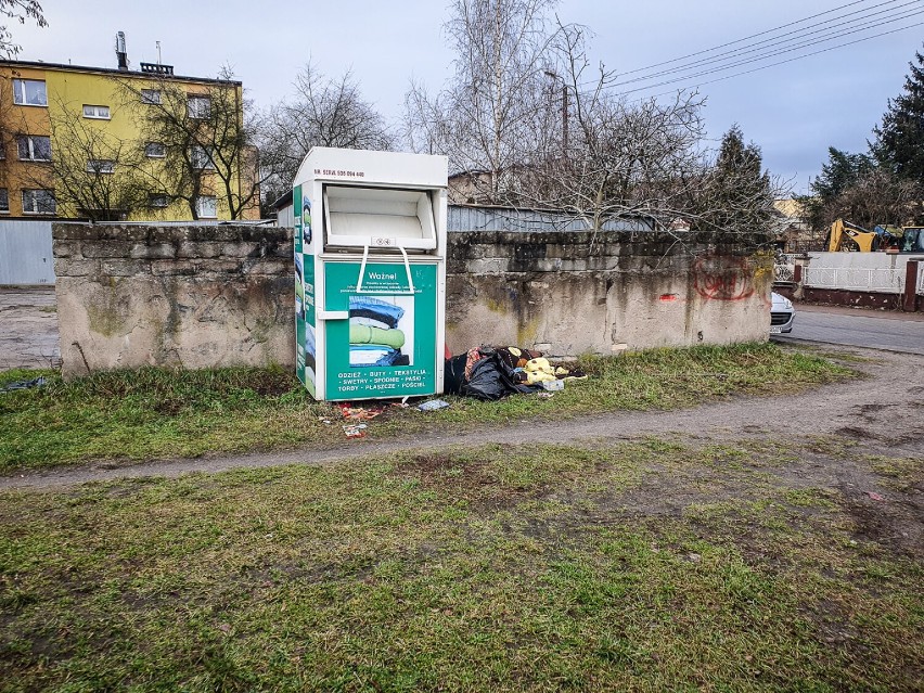 Śmieciowy problem na ulicach Leszna. Podrzucanie do plaga