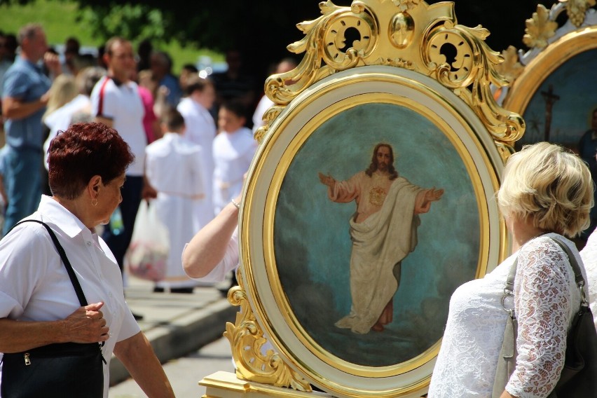 Zamość. Tysiące wiernych uczestniczyło w procesji Bożego Ciała 