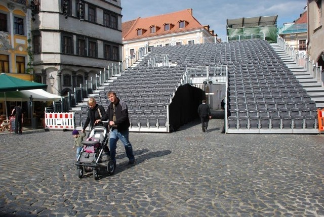 Scena letniego teatru w Görlitz będzie stała na Dolnym Rynku jeszcze przez 2 tygodnie.