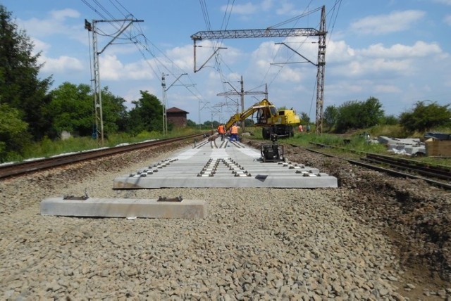 W roku ubiegłym na odcinku linii 353 pomiędzy Gnieznem a Trzemesznem PKP PLK SA wymieniły ponad 8 km torów.
