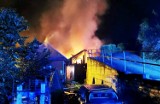 Ogniowe larum o północy poderwało strażaków do walki z żywiołem w Piwnicznej-Zdroju