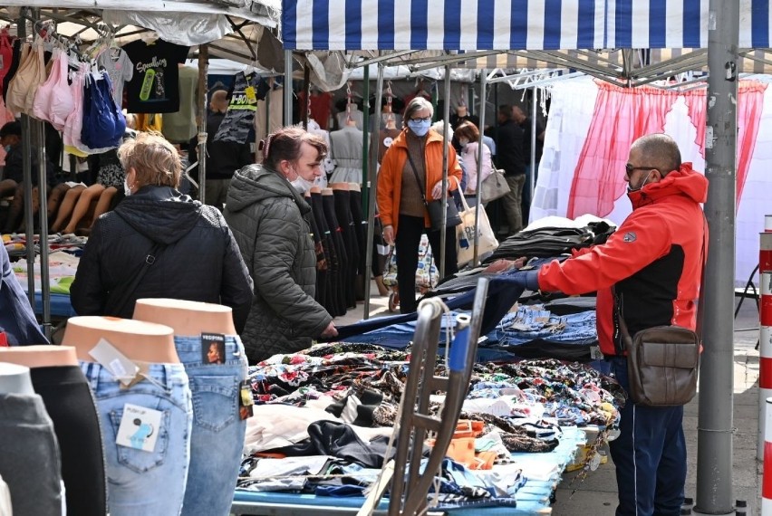 Kieleckie bazary w piątek 22 maja. Znów przeżywały prawdziwe oblężenie [ZDJĘCIA]