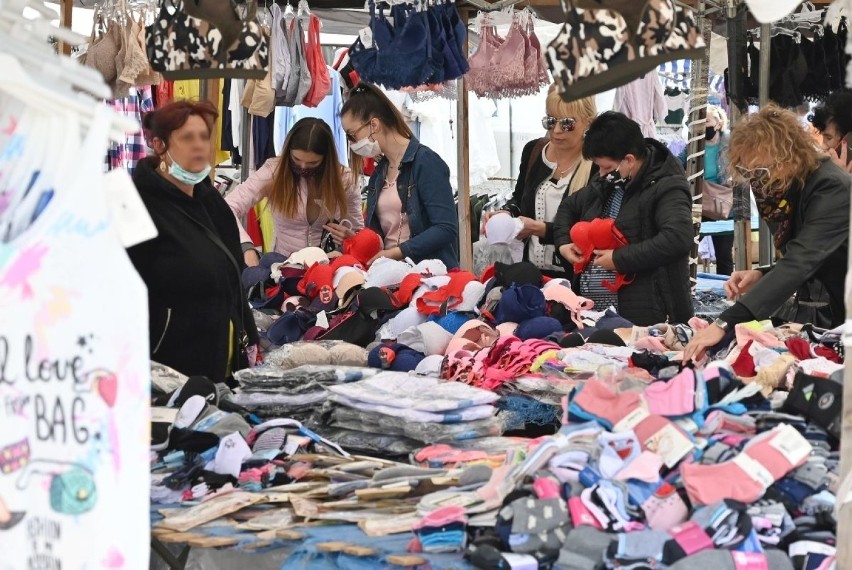 Kieleckie bazary w piątek 22 maja. Znów przeżywały prawdziwe oblężenie [ZDJĘCIA]