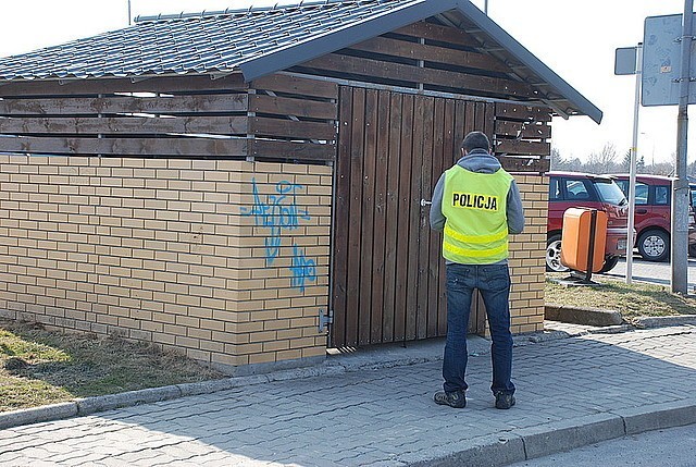 Na odzieży obu mężczyzn policjanci zauważyli liczne plamy...