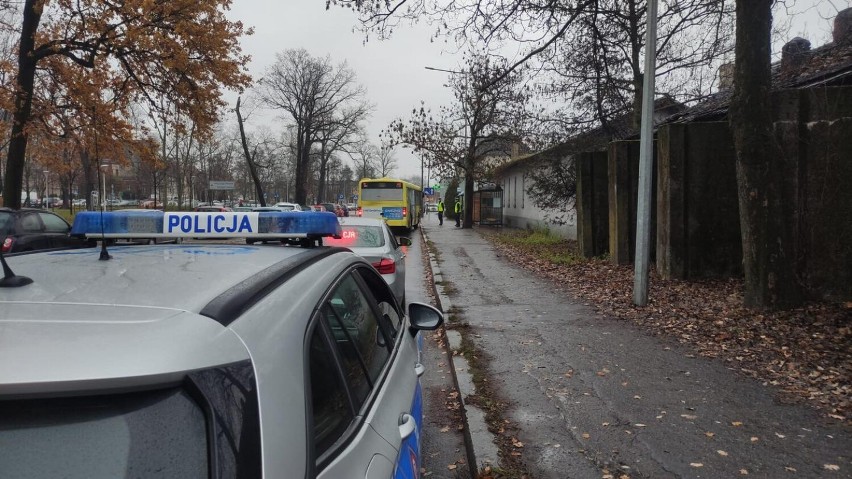 Koronawirus Gniezno. Policjanci kontrolowali noszenie...