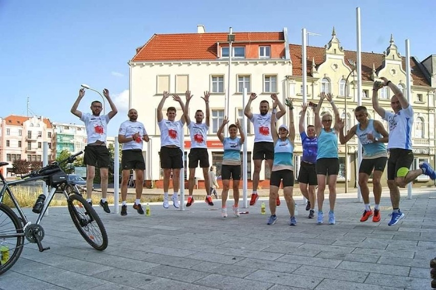 Łukasz Domin z Dynowa i Sławomir Hadro z Dubiecka biegną ze...